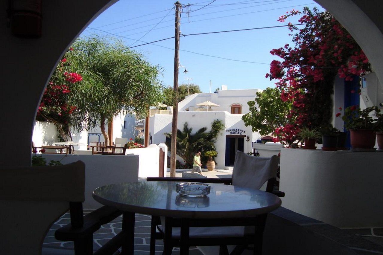Evgenia Rooms And Apartments Folegandros Town Bagian luar foto