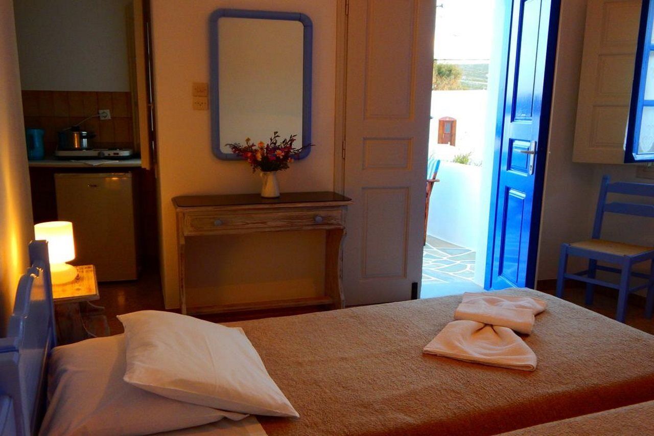 Evgenia Rooms And Apartments Folegandros Town Bagian luar foto